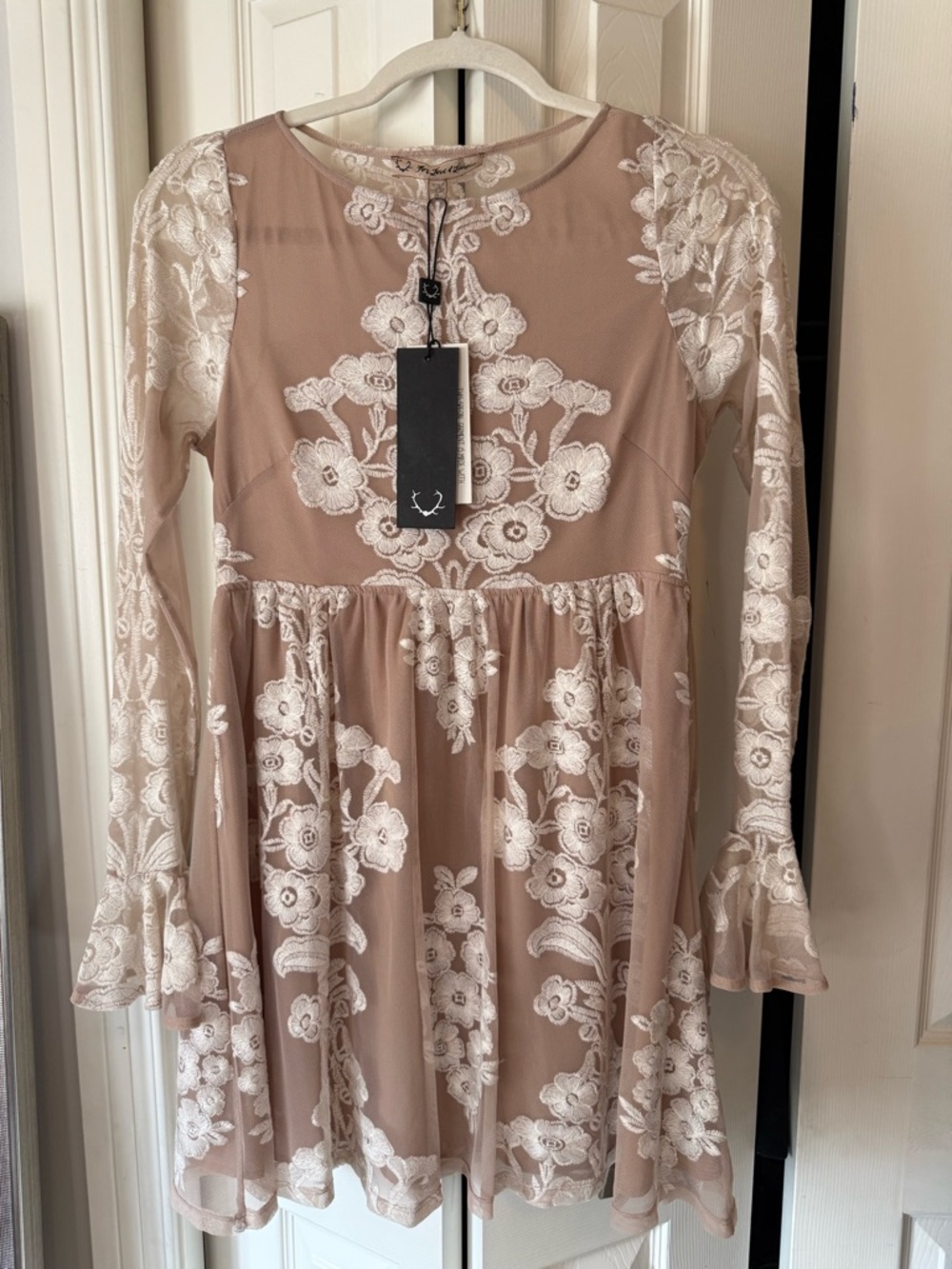 For Love And Lemons Blush Lace-Embroidered Floral Mini Dress PTP 17 inches - Picture 6 of 7